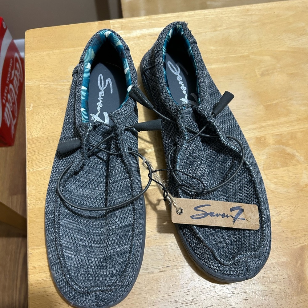Men’s Seven7  (hey dude) type shoes size 10